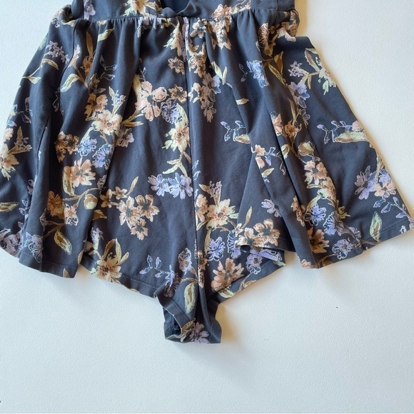 KIMCHI Blue Rebecca Floral Mock Neck Romper Size Small - Picture 12 of 16